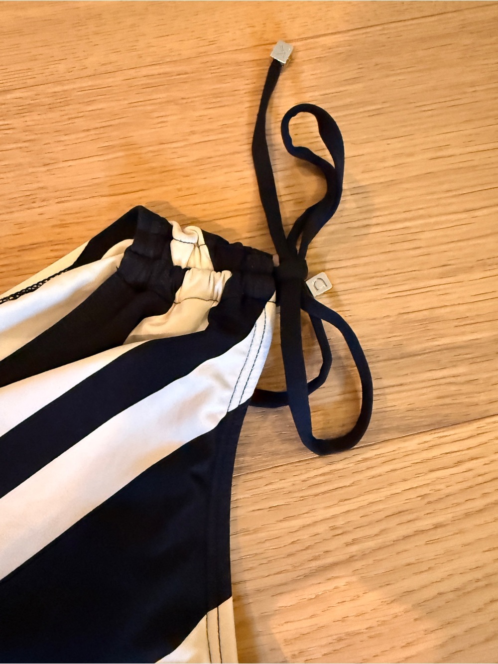DKNY One Shoulder Black & Cream Striped One-Piece Swimsuit Size 10 - Picture 3 of 8